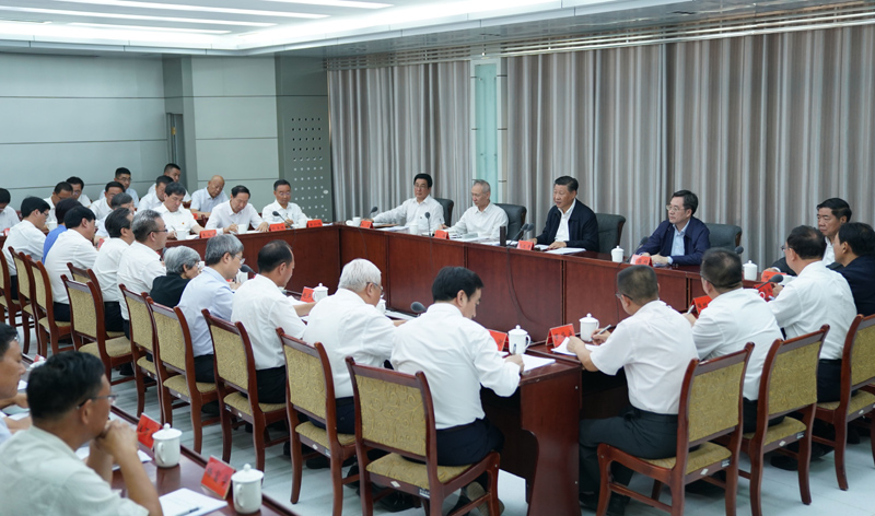 8月19日至22日，中共中央總書記、國家主席、中央軍委主席習(xí)近平在甘肅考察。這是19日下午，習(xí)近平在敦煌研究院同有關(guān)專家、學(xué)者和文化單位代表座談并發(fā)表重要講話。