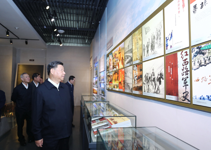 8月19日至22日，中共中央總書記、國家主席、中央軍委主席習(xí)近平在甘肅考察。這是20日上午，習(xí)近平在張掖市高臺縣參觀中國工農(nóng)紅軍西路軍紀(jì)念館。